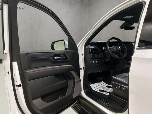 Used 2025 GMC Yukon AT4 Ultimate AWD/4WD image 11