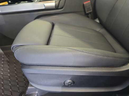 Used 2026 Mercedes-Benz GLB 250 image 30