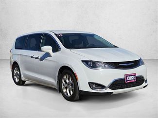 Used 2019 Chrysler Pacifica Touring Plus w/ Tire & Wheel Group video 3
