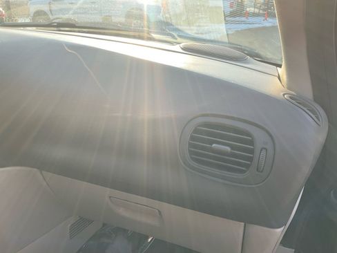 Used 2006 Chrysler Town & Country image 17