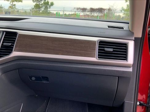 Used 2019 Volkswagen Atlas SE image 18