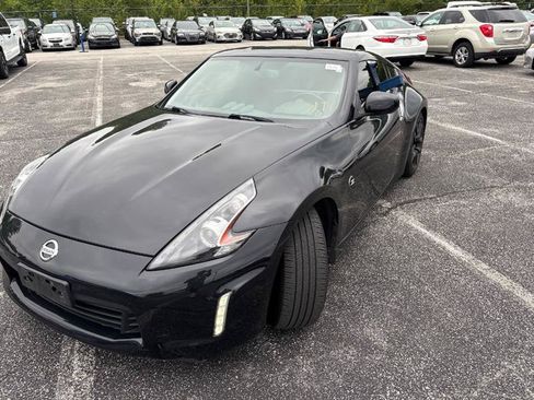 Used 2020 Nissan 370Z Coupe RWD image 4