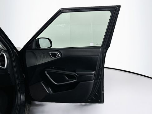 Used 2023 Kia Soul LX FWD image 30