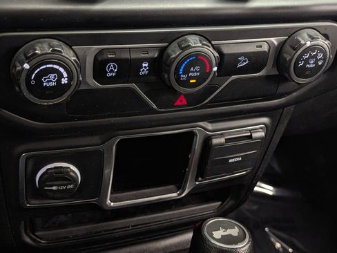 Used 2020 Jeep Wrangler Unlimited Sport image 21