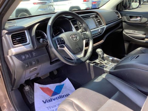 Used 2017 Toyota Highlander Limited AWD/4WD image 28