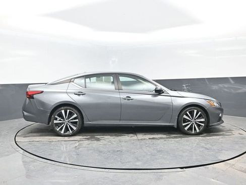 Used 2019 Nissan Altima 2.5 SR image 3
