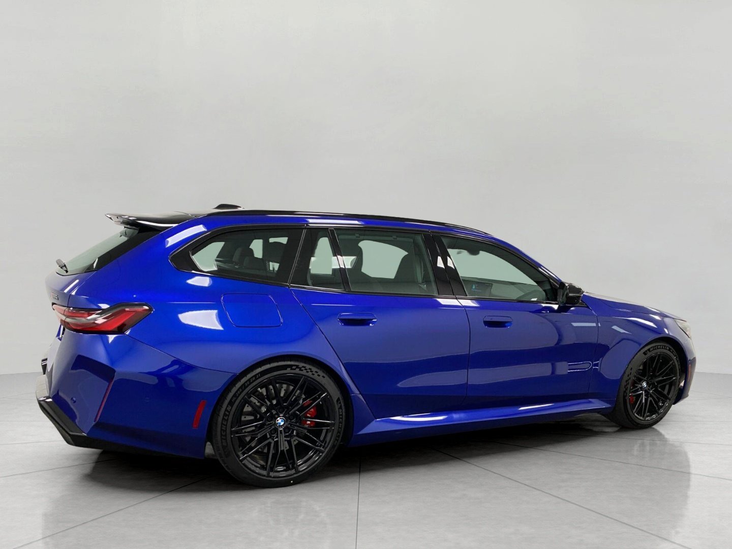 Used 2027 BMW M5 Touring w/ M Driver's Package AWD/4WD image 2
