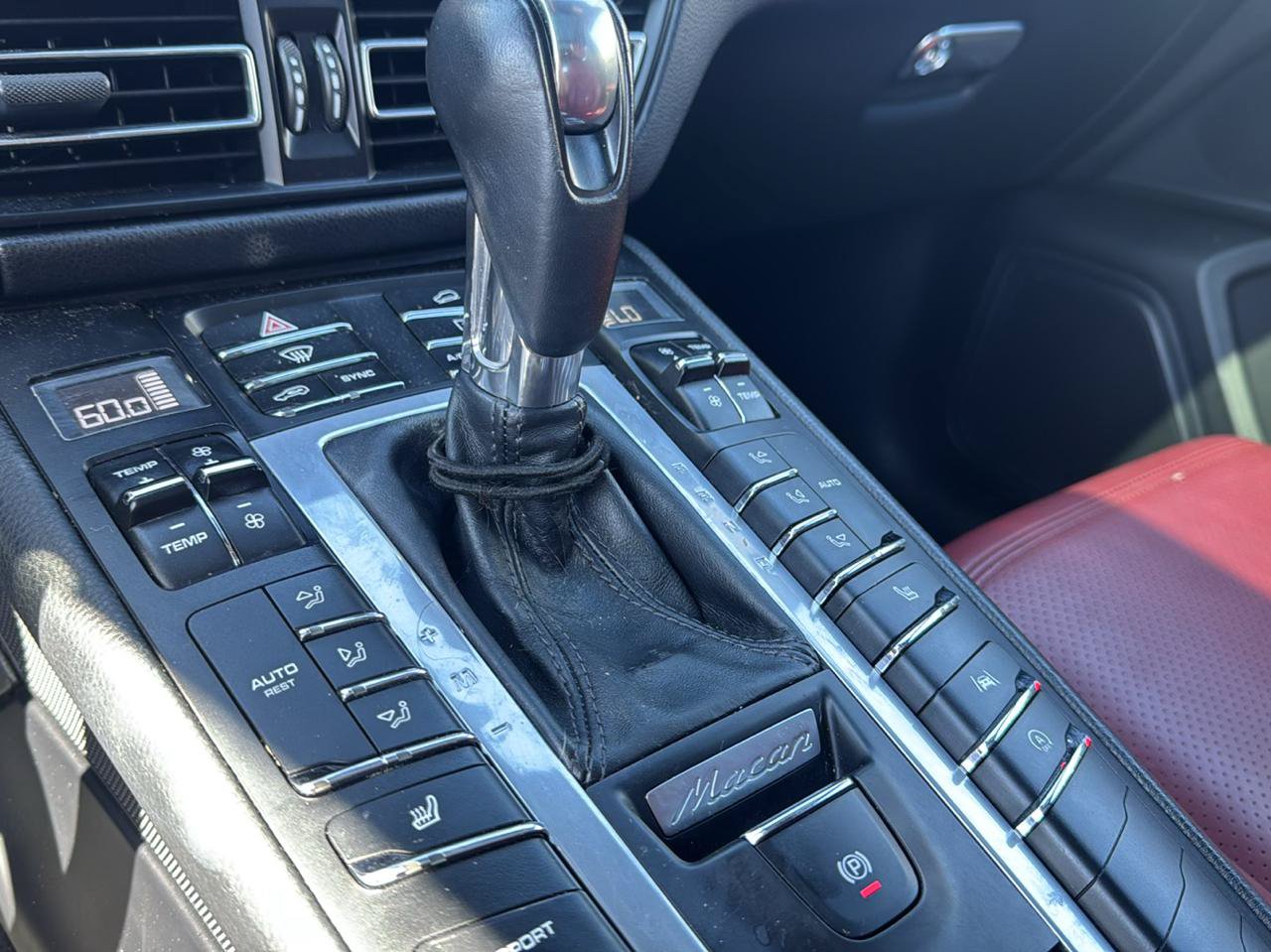 Used 2020 Porsche Macan AWD/4WD image 15