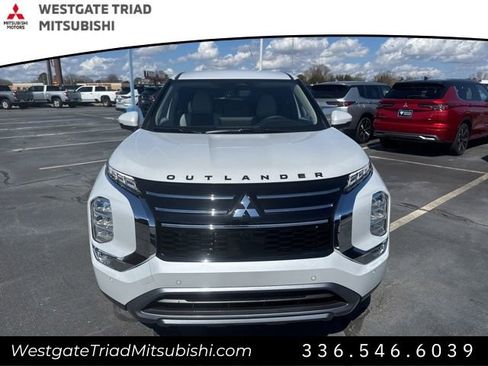 New 2026 Mitsubishi Outlander SE FWD image 2