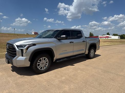 Used 2022 Toyota Tundra SR5 AWD/4WD image 2