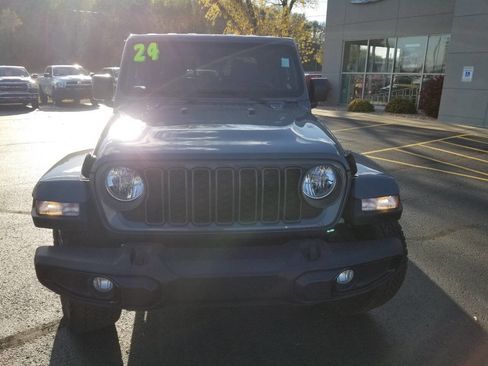 Certified 2024 Jeep Gladiator Sport image 2