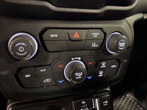 Used 2023 Jeep Renegade Latitude AWD/4WD image 28