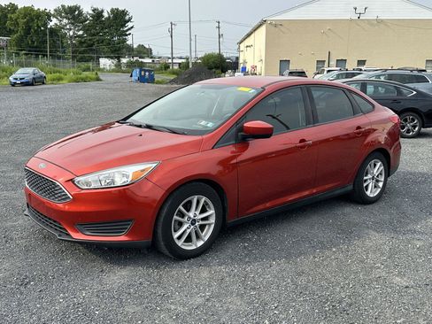 Used 2018 Ford Focus SE FWD image 4