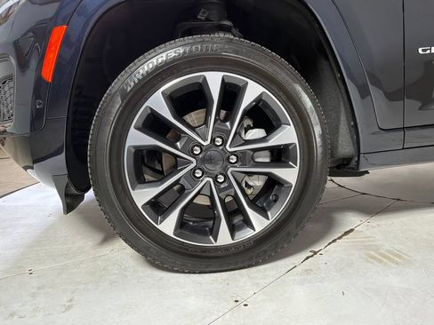 Used 2024 Jeep Grand Cherokee Overland w/ Adv Protech Group III AWD/4WD image 9