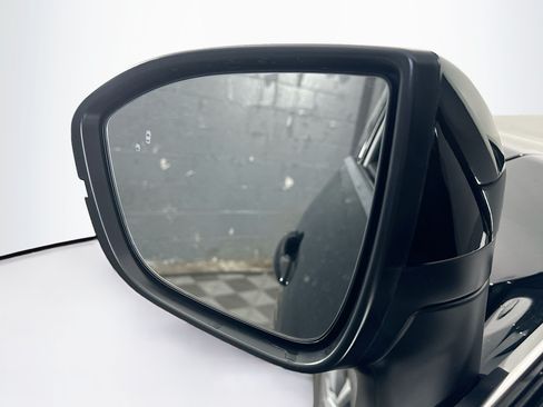 Used 2024 Nissan Pathfinder SL FWD image 16