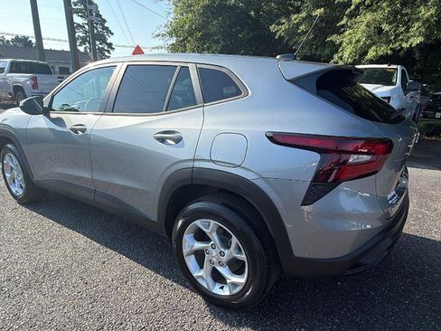 New 2026 Chevrolet Trax LS w/ LS Convenience Package FWD image 8