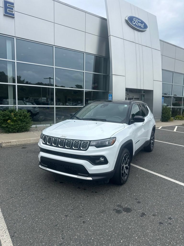 Used 2024 Jeep Compass Limited AWD/4WD image 2