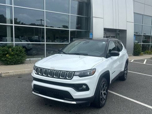 Used 2024 Jeep Compass Limited AWD/4WD image 2