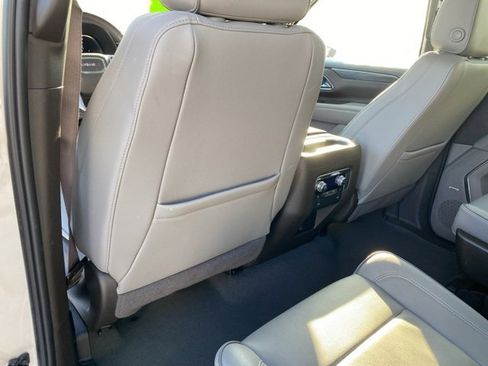 Used 2022 GMC Yukon XL SLT w/ SLT Premium Package image 35