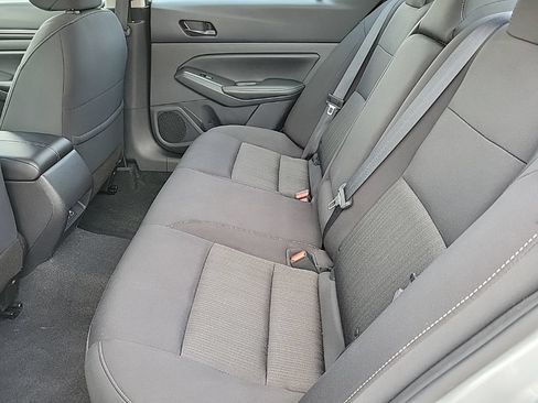 Used 2024 Nissan Altima 2.5 SV FWD image 12