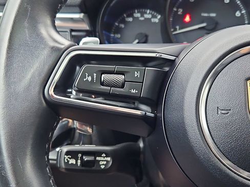 Certified 2023 Porsche Macan AWD/4WD image 28