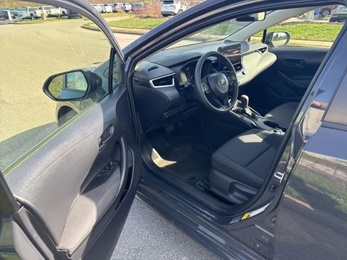 Used 2023 Toyota Corolla LE image 5
