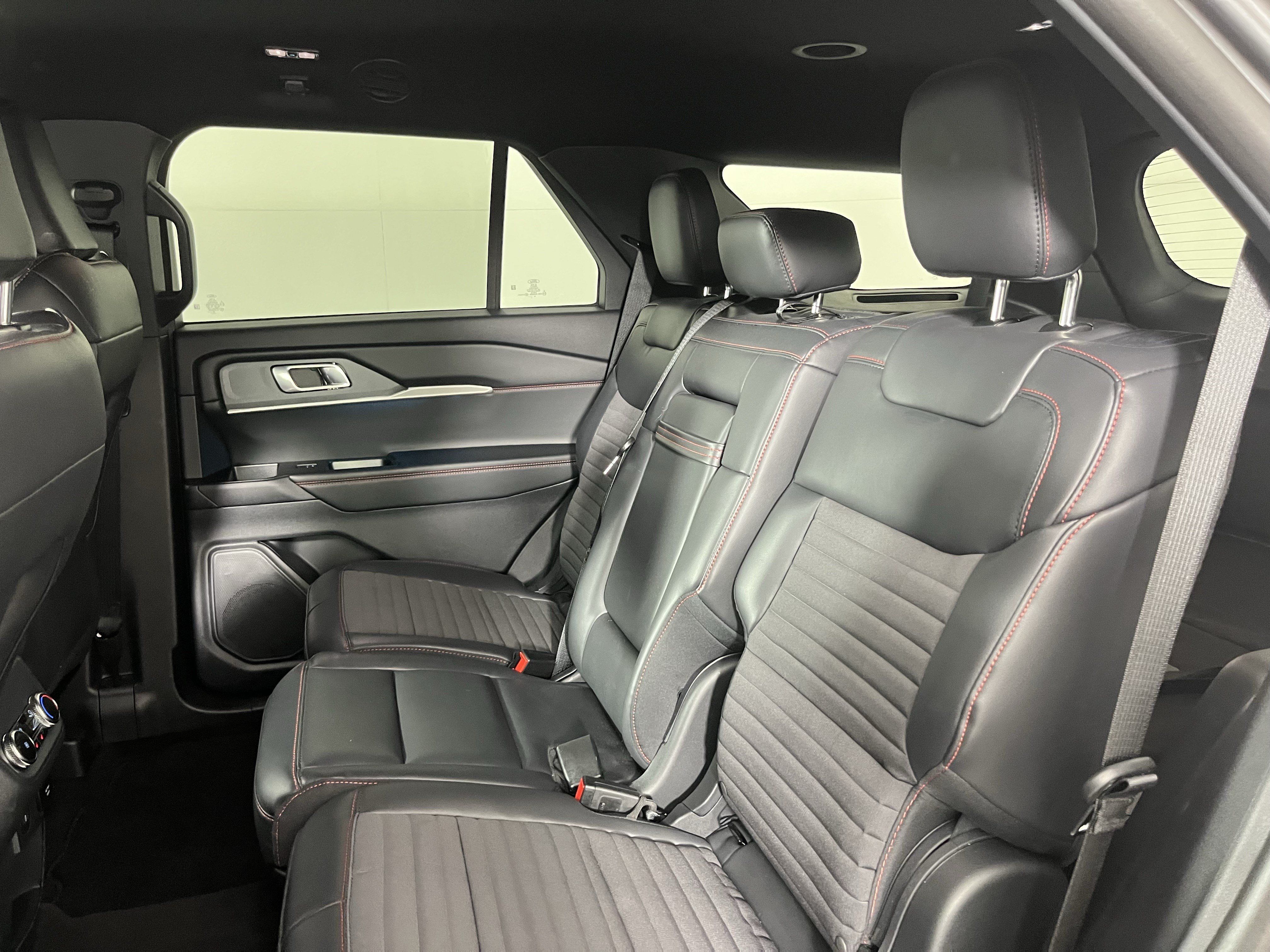 Used 2026 Ford Explorer ST-Line w/ ST-Line Street Pack AWD/4WD image 14