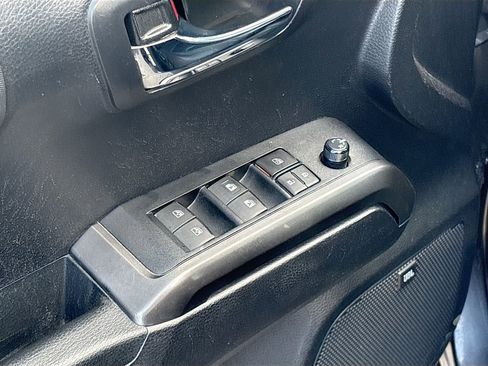 Used 2019 Toyota Tacoma TRD Off-Road w/ TRD Premium Off Road Package image 18