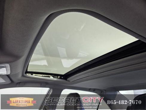 Used 2016 Toyota Camry XLE image 27