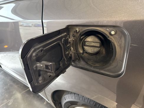 Used 2014 Toyota Sienna XLE image 9