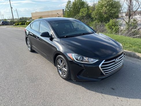 Used 2017 Hyundai Elantra SE image 2