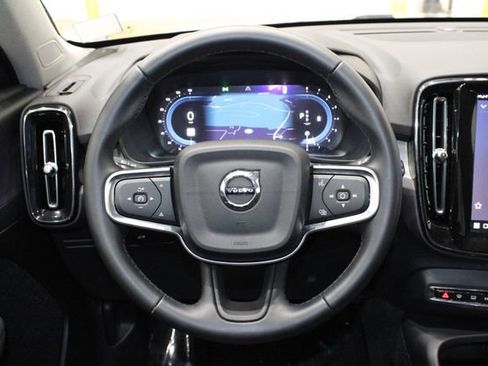 Used 2025 Volvo XC40 B5 Plus image 24