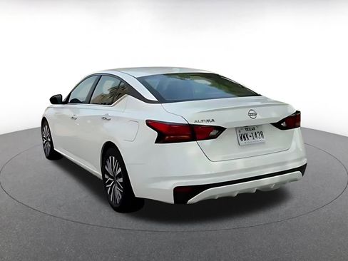 Used 2025 Nissan Altima 2.5 SV FWD image 11