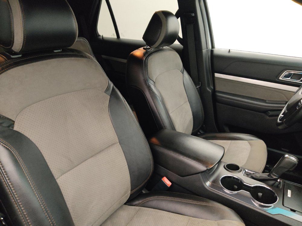 Used 2017 Ford Explorer XLT w/ Equipment Group 202A FWD image 21