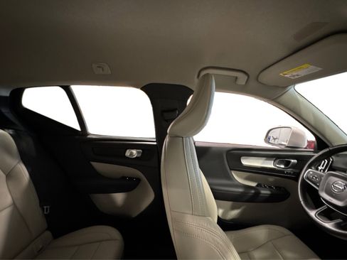 Used 2019 Volvo XC40 T5 Momentum image 42