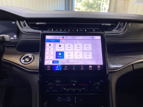 Used 2025 Jeep Grand Cherokee L Limited w/ Black Appearance Package image 41