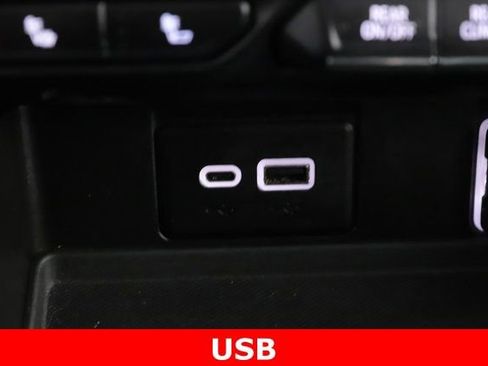 Used 2023 Chevrolet Suburban Z71 image 27