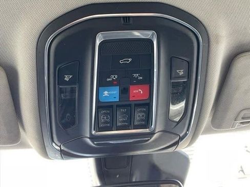 Used 2024 Jeep Grand Cherokee Limited image 25