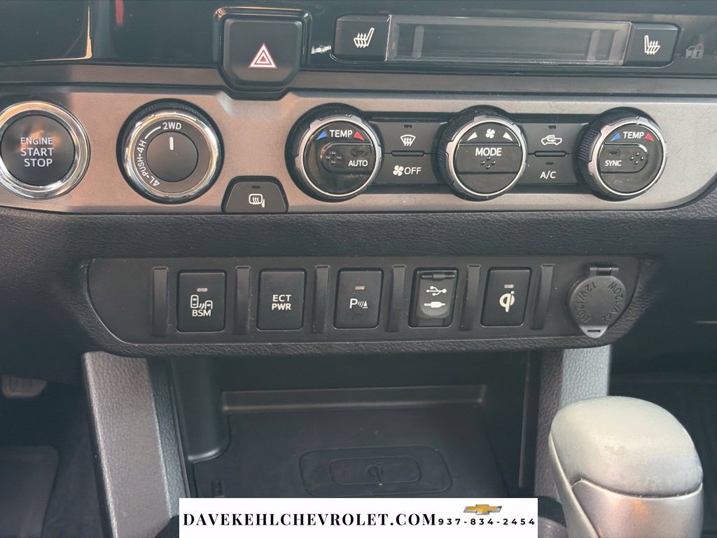 Used 2016 Toyota Tacoma TRD Sport AWD/4WD image 16