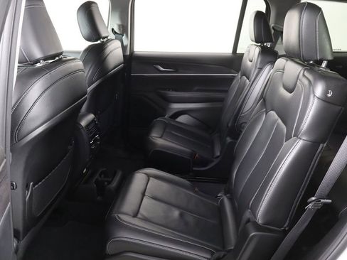 Used 2023 Jeep Grand Cherokee L Limited w/ Black Appearance Package image 17