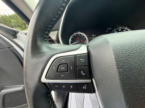 Used 2023 Toyota Highlander XLE AWD/4WD image 29