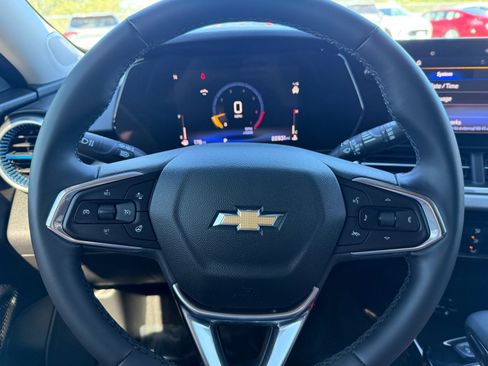 Used 2025 Chevrolet Trax LT w/ Driver Confidence Package image 25