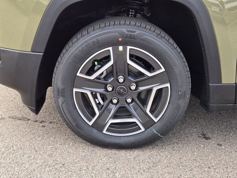 New 2026 Jeep Cherokee Laredo image 7