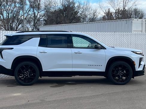 New 2026 Chevrolet Traverse RS image 3