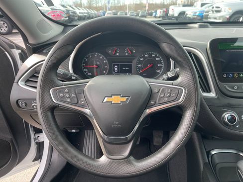 Used 2025 Chevrolet Malibu LT image 25