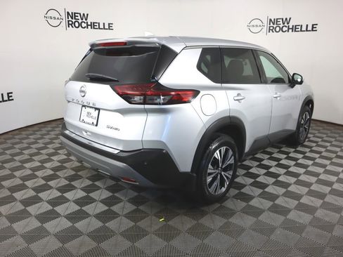 Used 2021 Nissan Rogue SV image 5