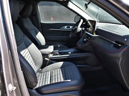 Used 2025 Ford Explorer ST-Line image 16