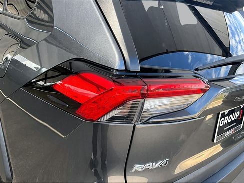 Used 2020 Toyota RAV4 XLE AWD/4WD image 28