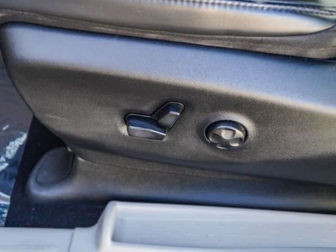 Used 2020 Chrysler Voyager Lxi image 23