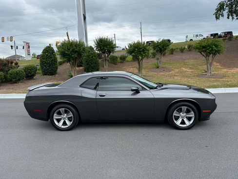 Used 2019 Dodge Challenger SXT w/ Driver Convenience Group RWD image 6